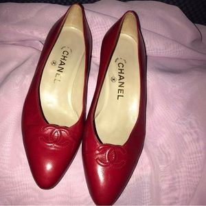 Vintage chanel CC logo heels size 6. Feel free to bundle. Make an offer.